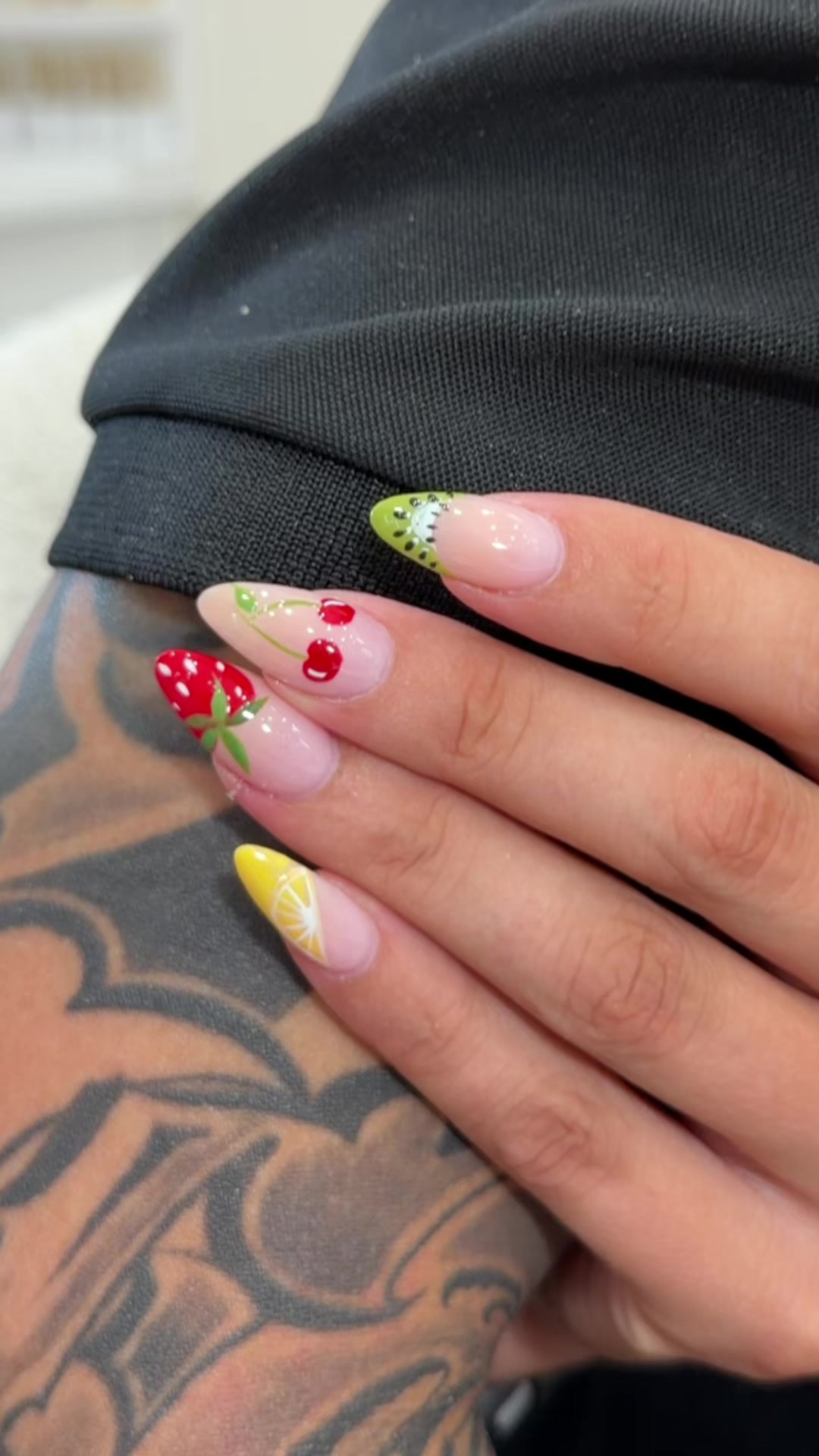 @velvet nails kw
