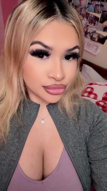 @Pretty Emily 🌷🎀🫦🍓👸🏻