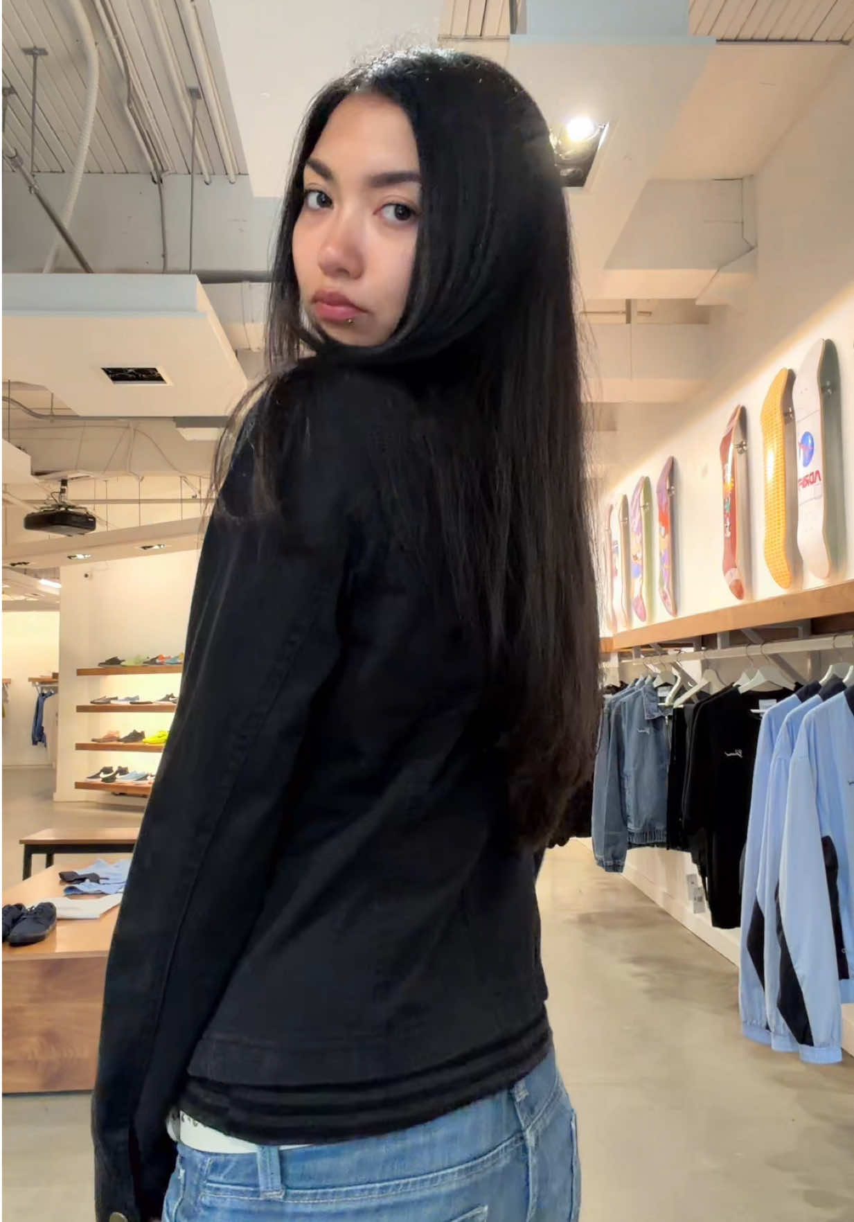 @LipBiteEmoji