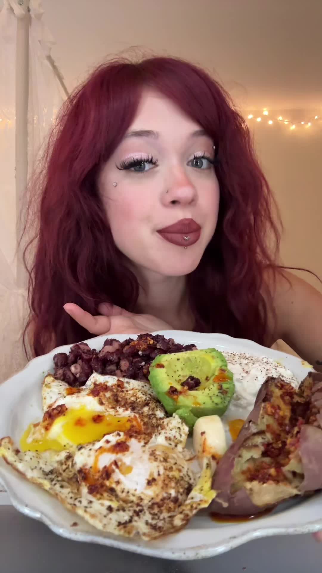 @Eatingwithahbaddie