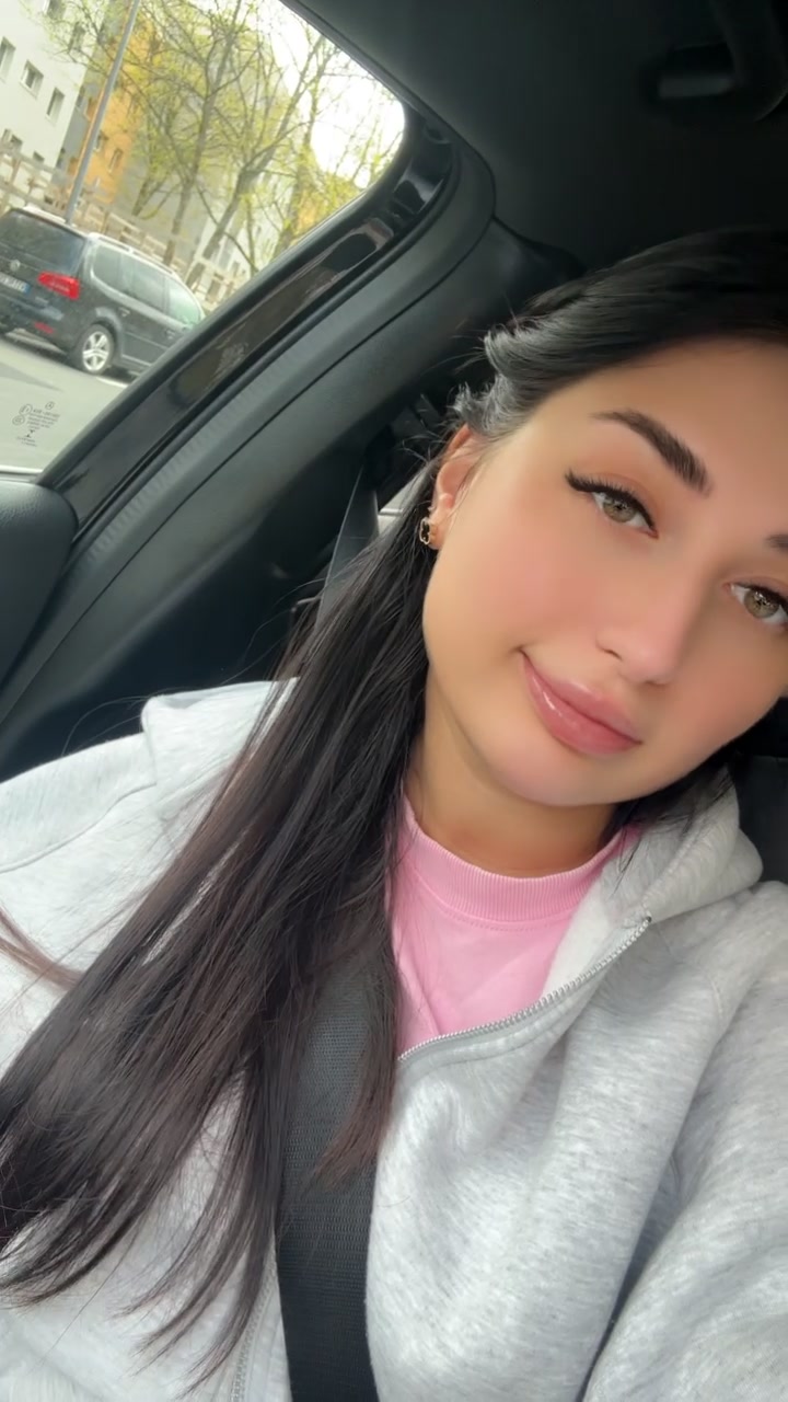 @Laura 🇺🇦+&hearts;️☀️💚
