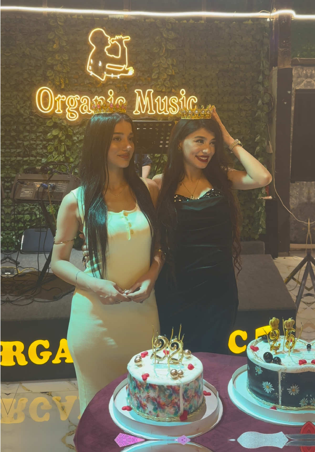 @𝑹&ouml;𝒚𝒂🇦🇿🇺🇸