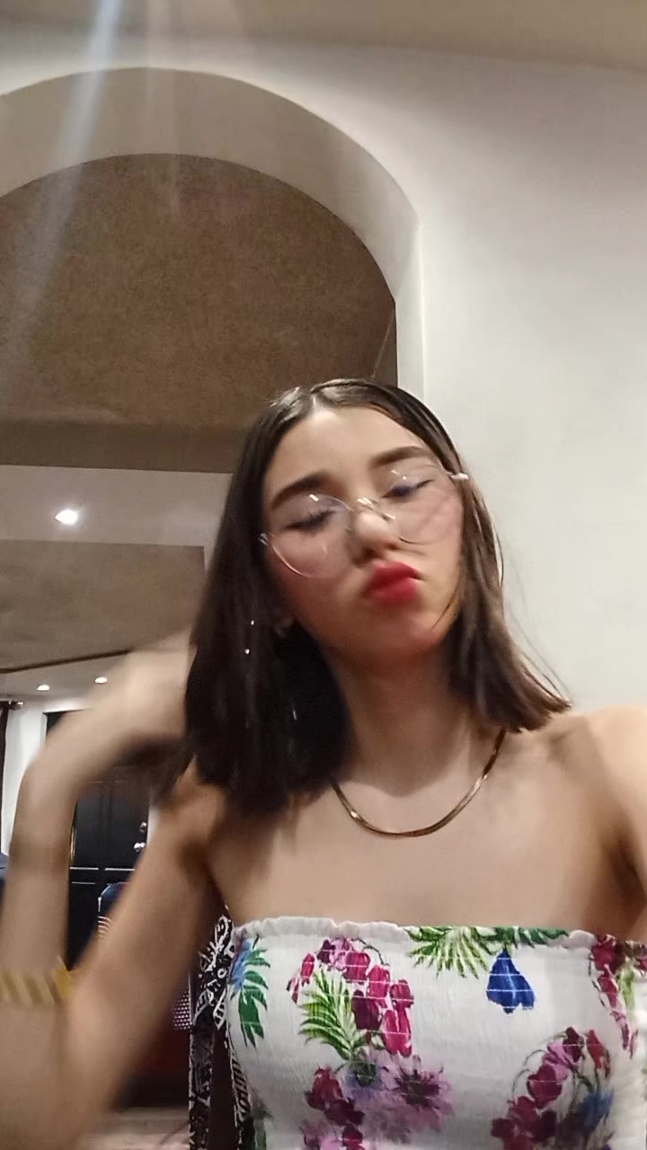 @renata_