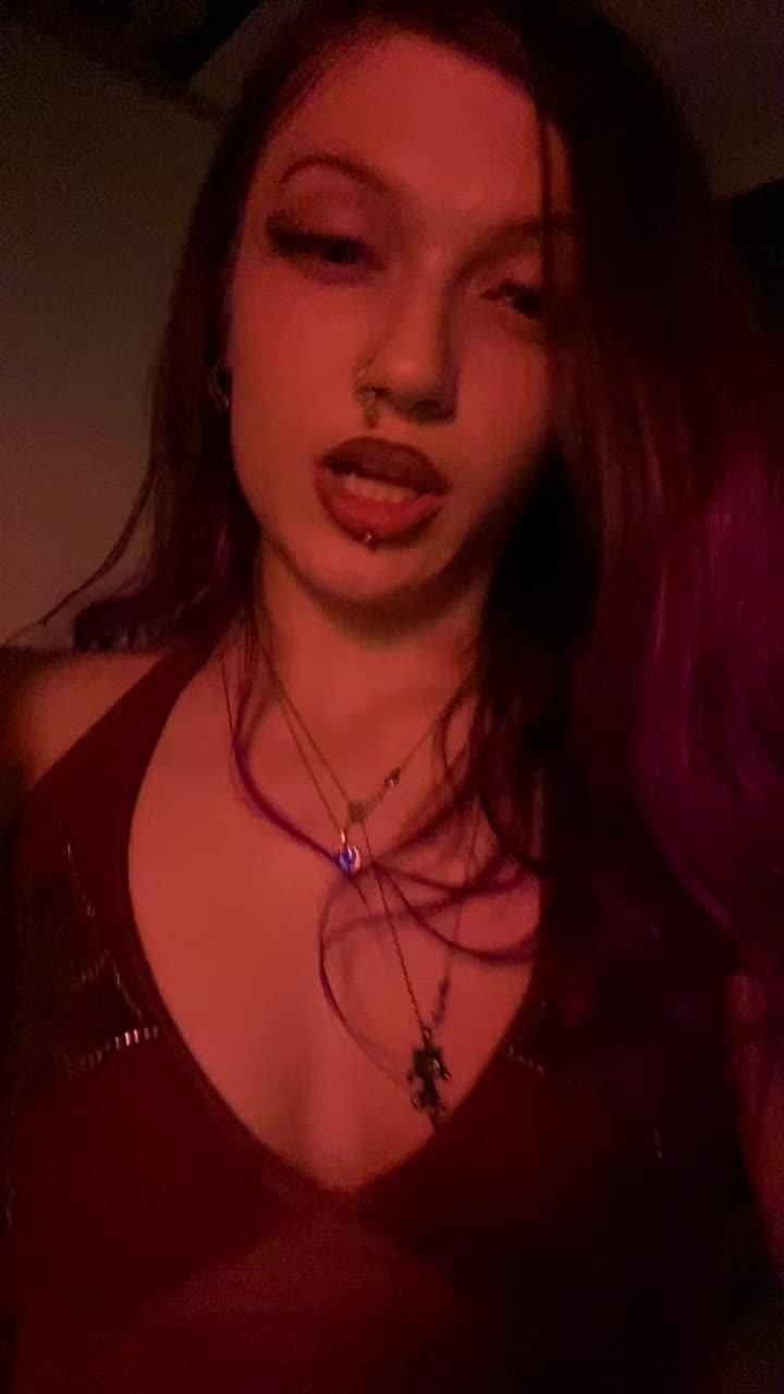 @pretty.poison.4.4.4
