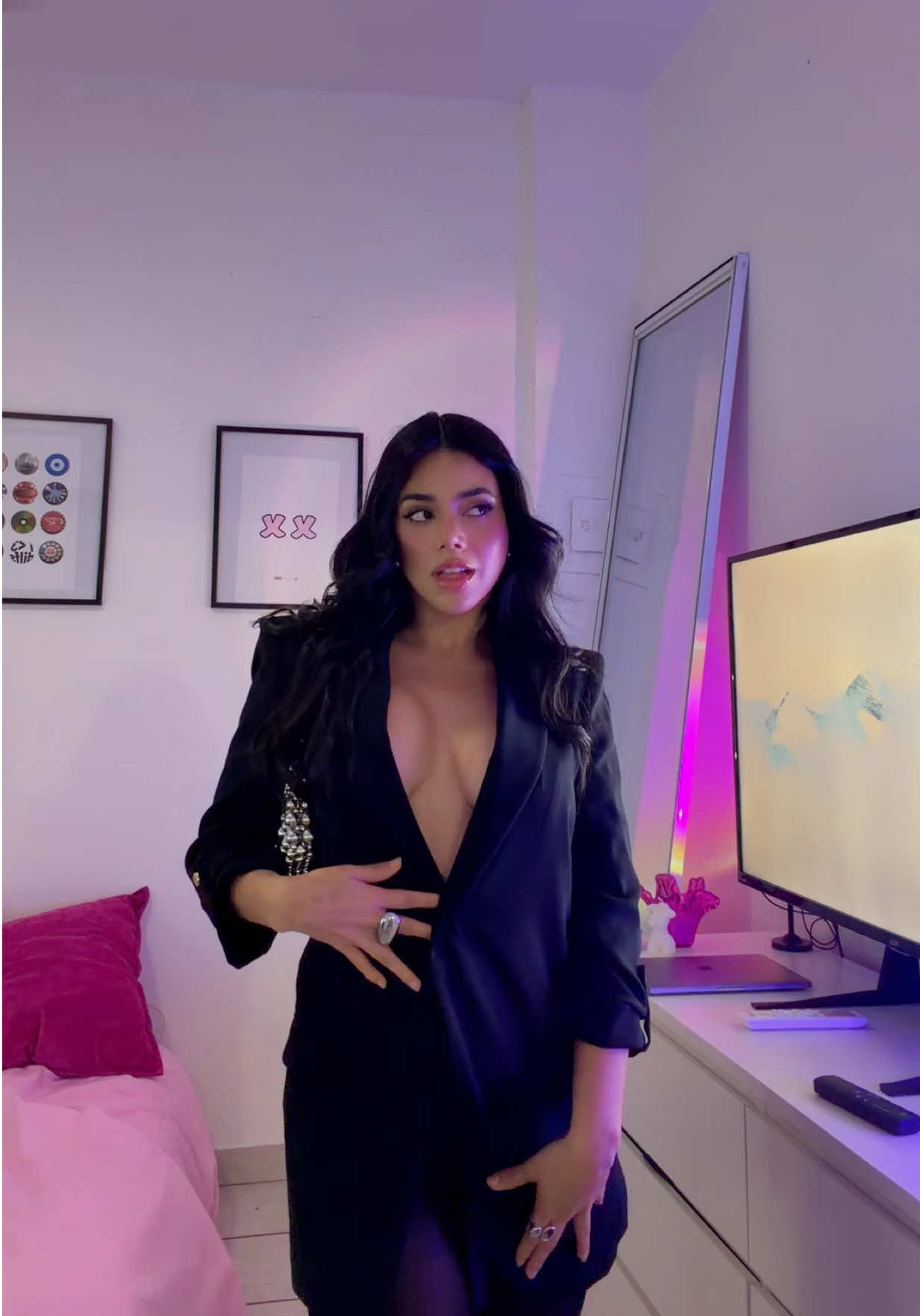 @FLÓ