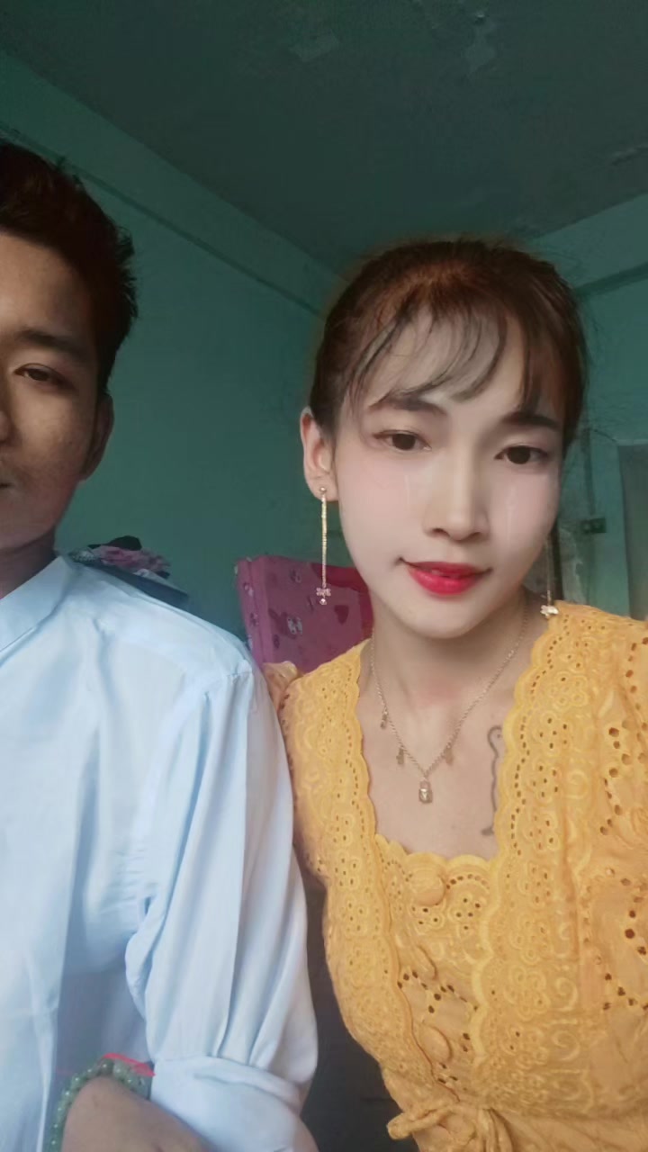 @🌿Kay Thi Khaing🌿(ဖြူးသူလေး)