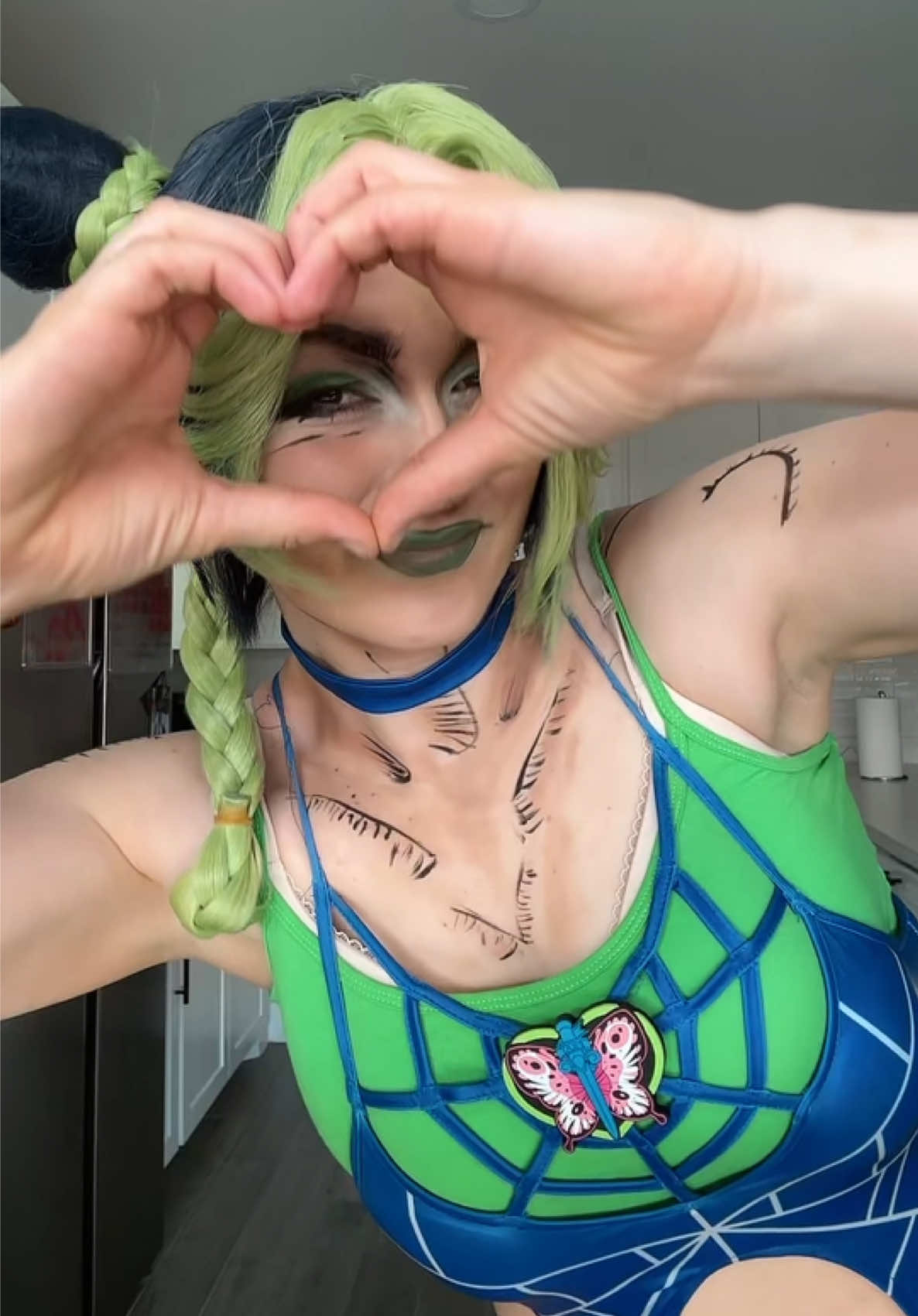 @vemnila | tall cosplayer
