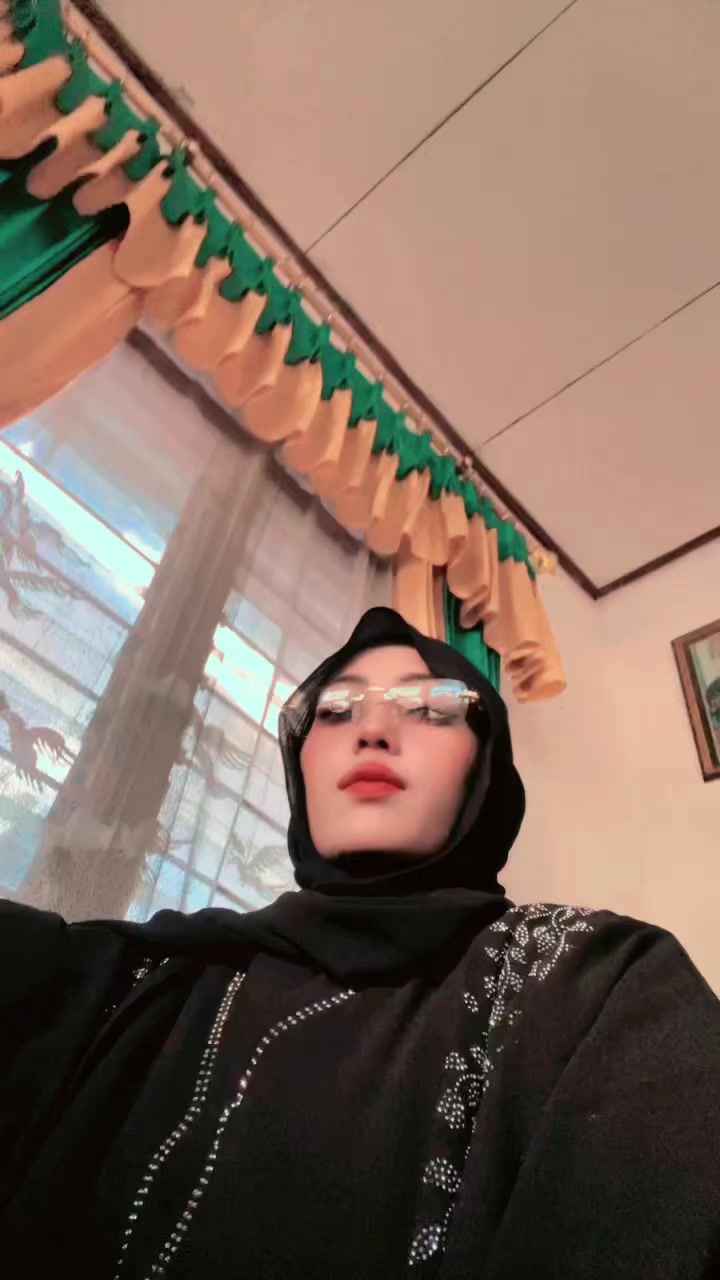 @𝑵𝒐𝒗𝒊𝒕𝒂 𝒑𝒖𝒕𝒓𝒊.🥀🐛