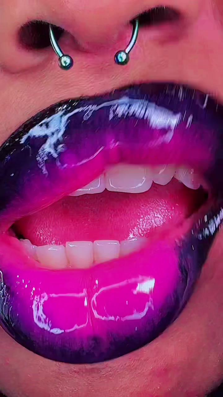 @Lipsz
