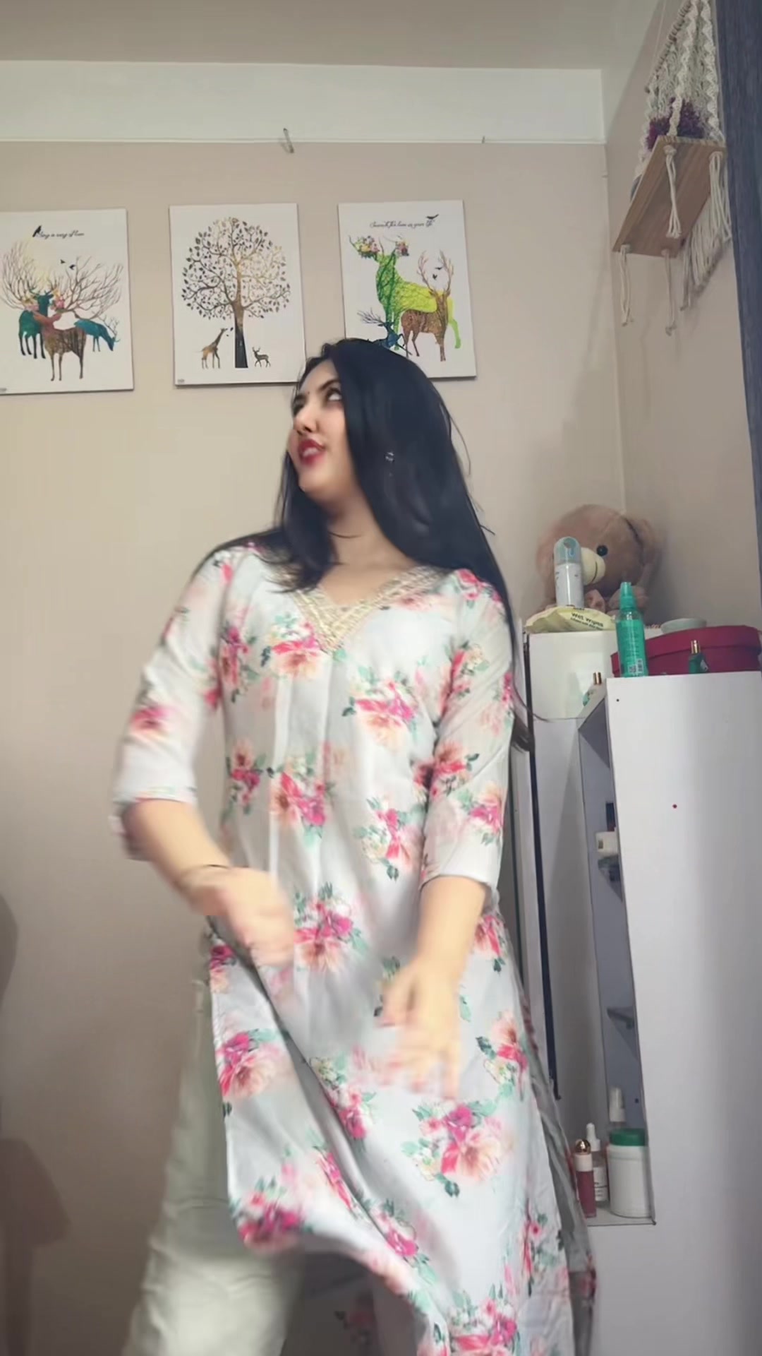 @AKRITI👑