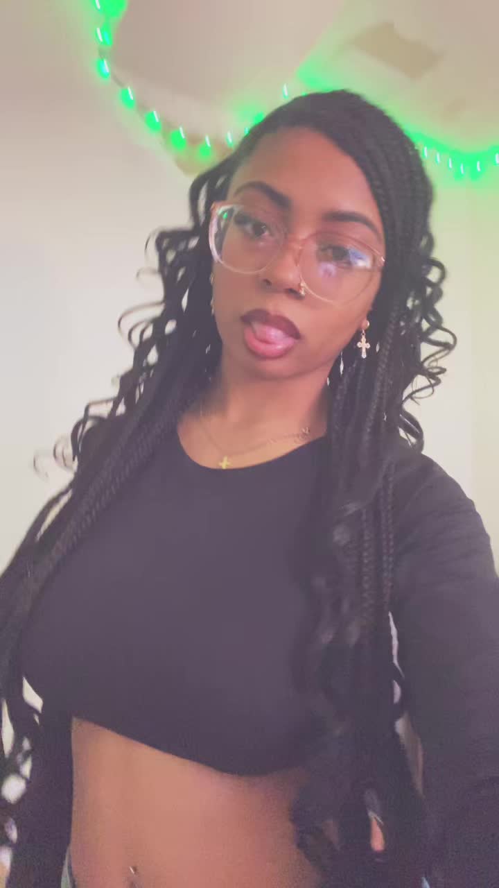 @monaberry_