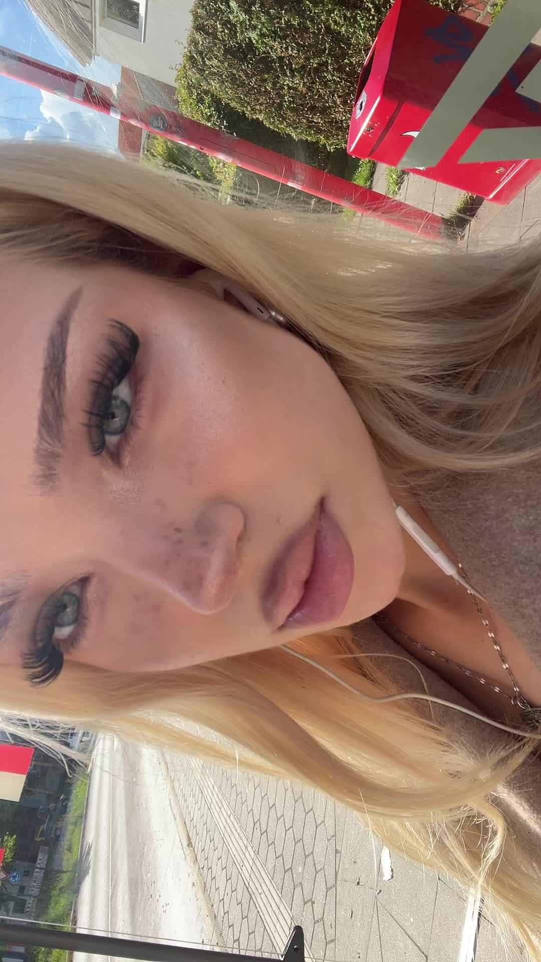 @аня