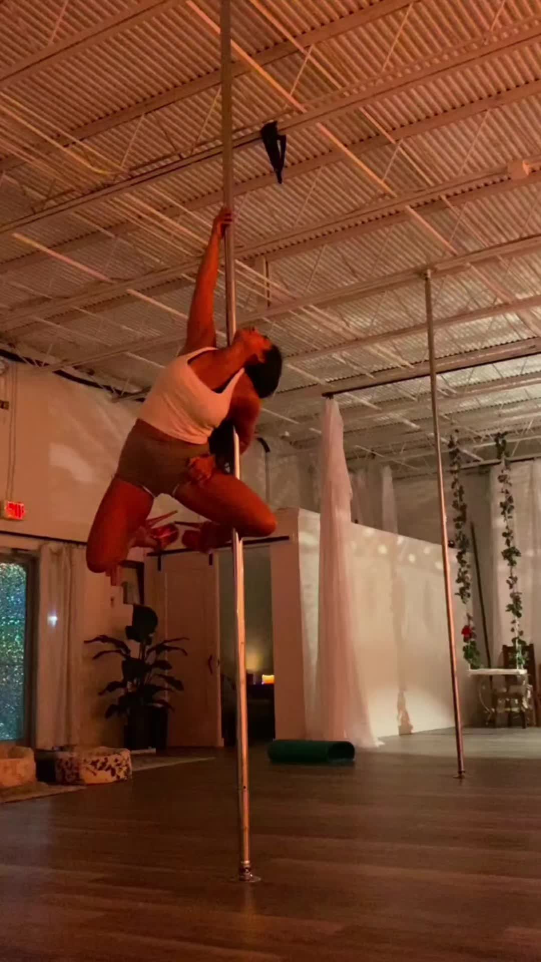 @ChateauWo | Pole Studio