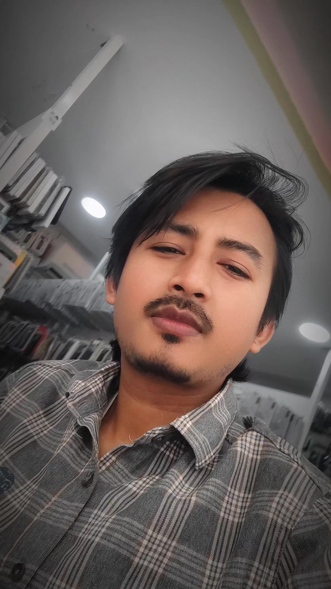 @Awm Ree T.lr