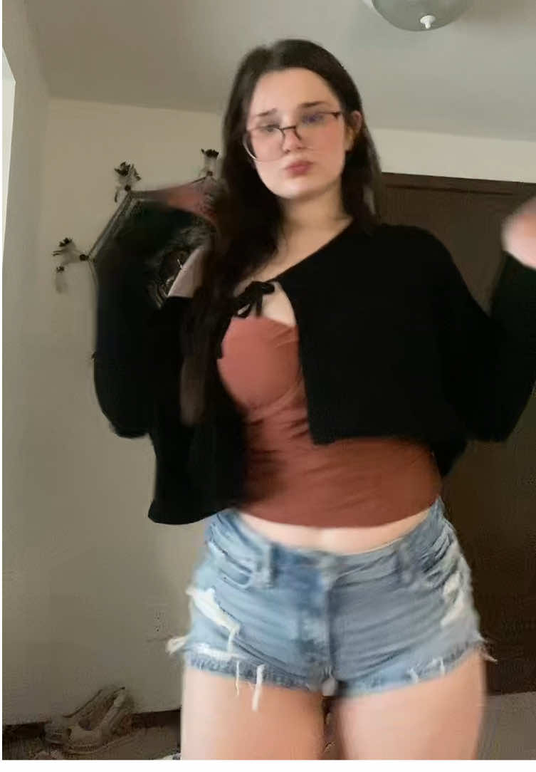 @Ashley Valxo