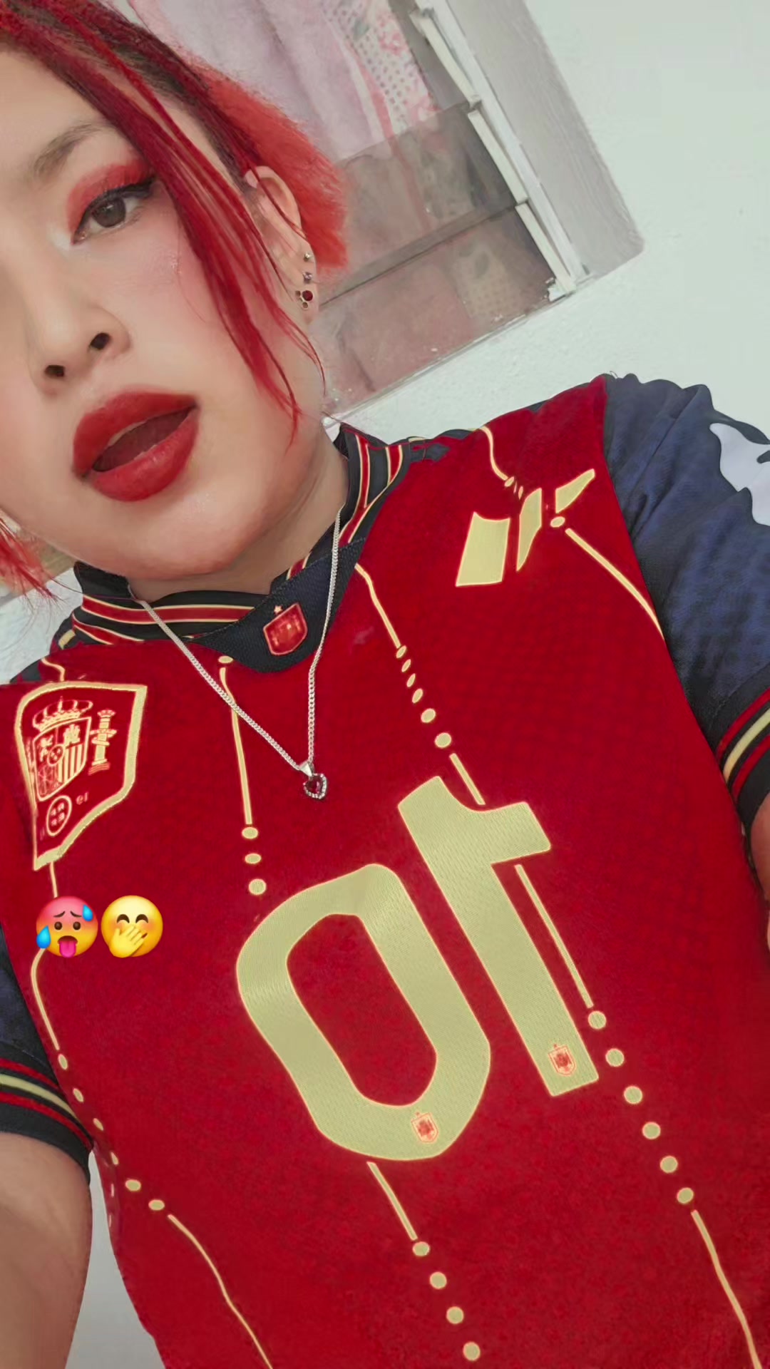 @𝕤𝕠𝕗𝕚 𝕔𝕙𝕚𝕥𝕚𝕔🖤