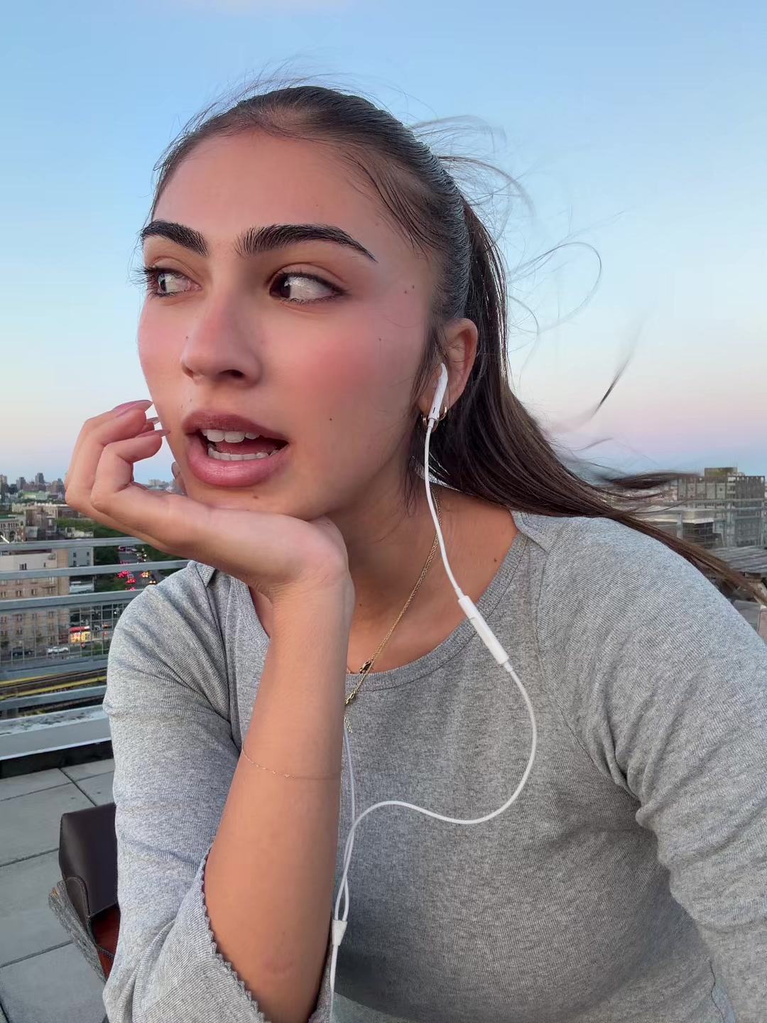 @bella