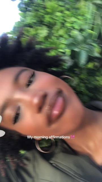 @itz_jenny_vee