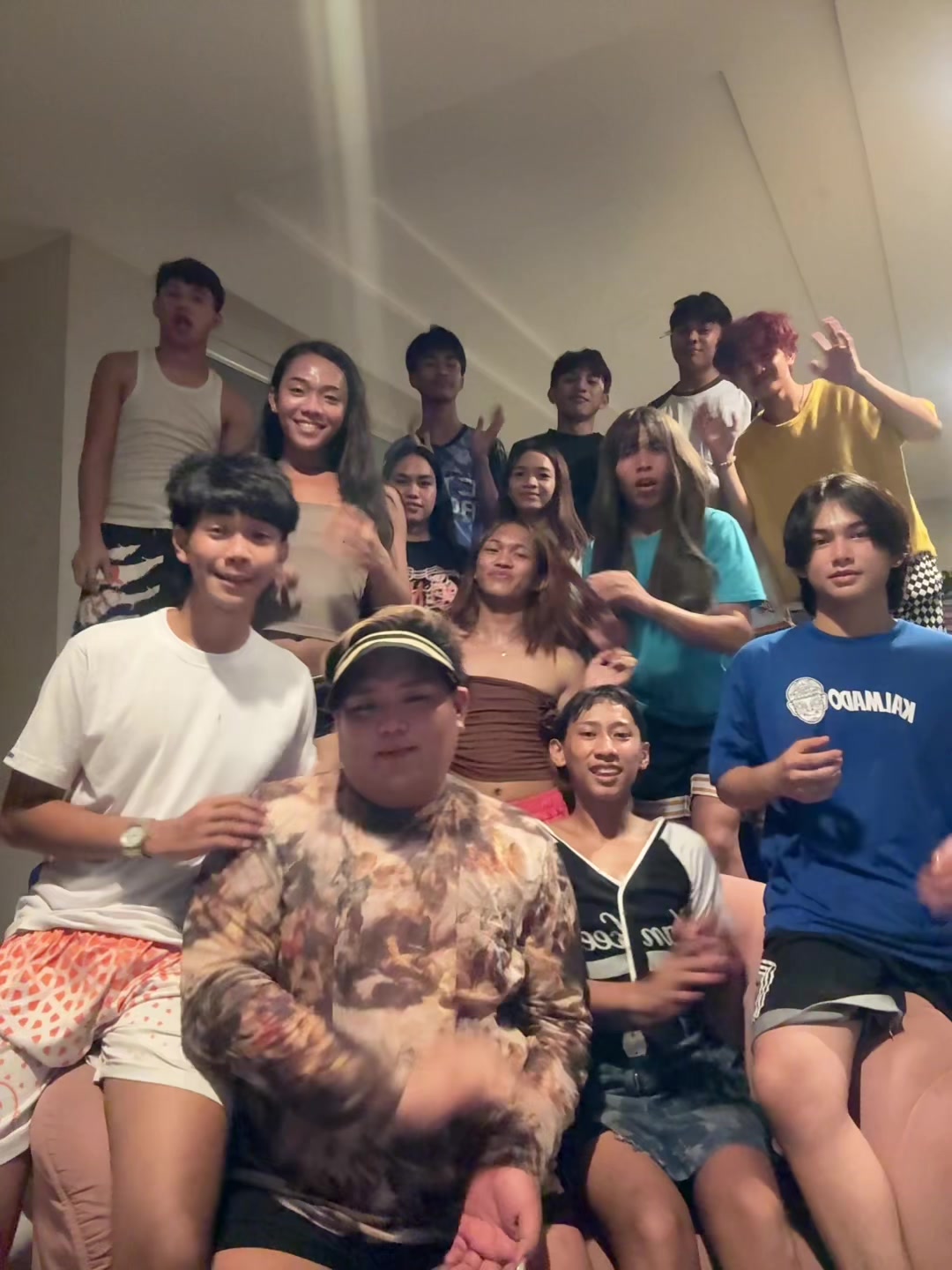 @MOMSHIE ACTOR