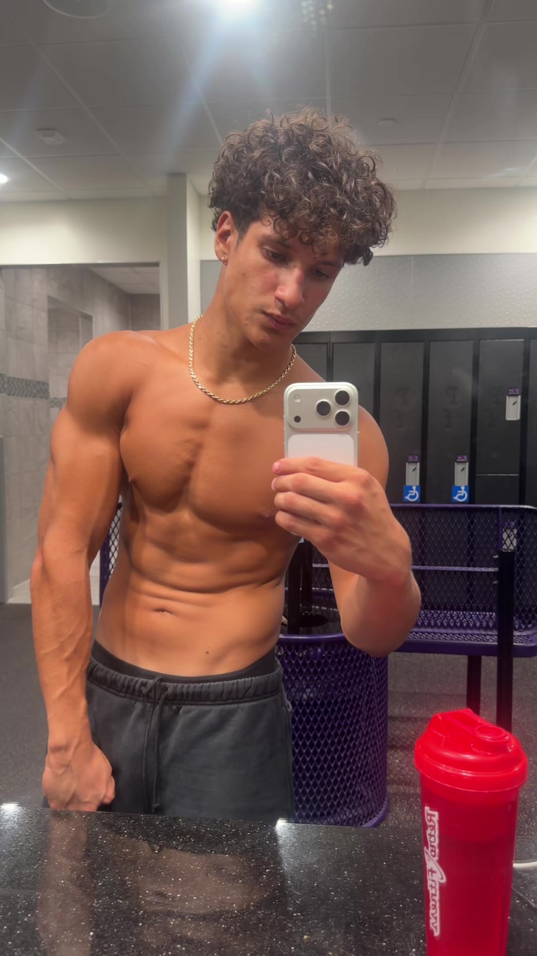 @zatarinomari