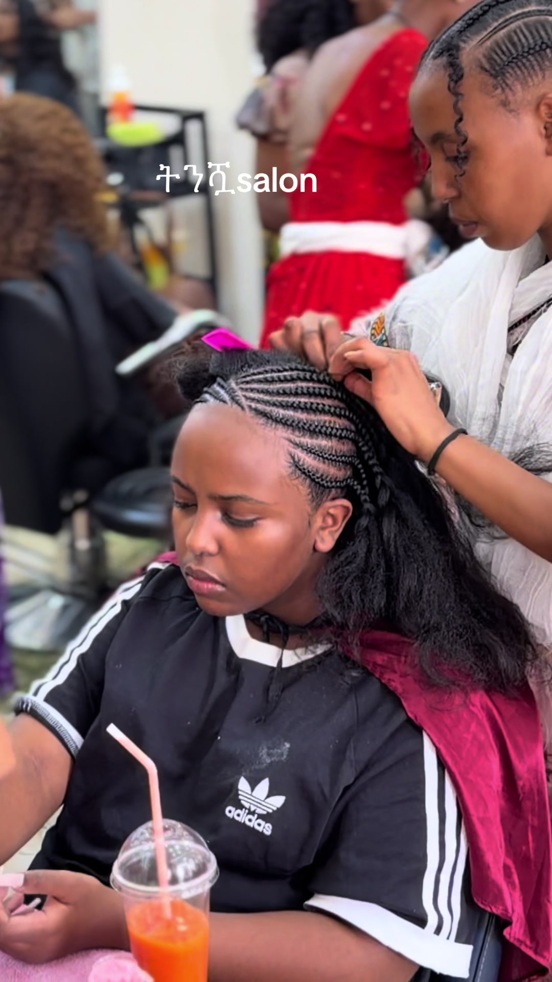 @Tommysimple-make up ትንሿ salon
