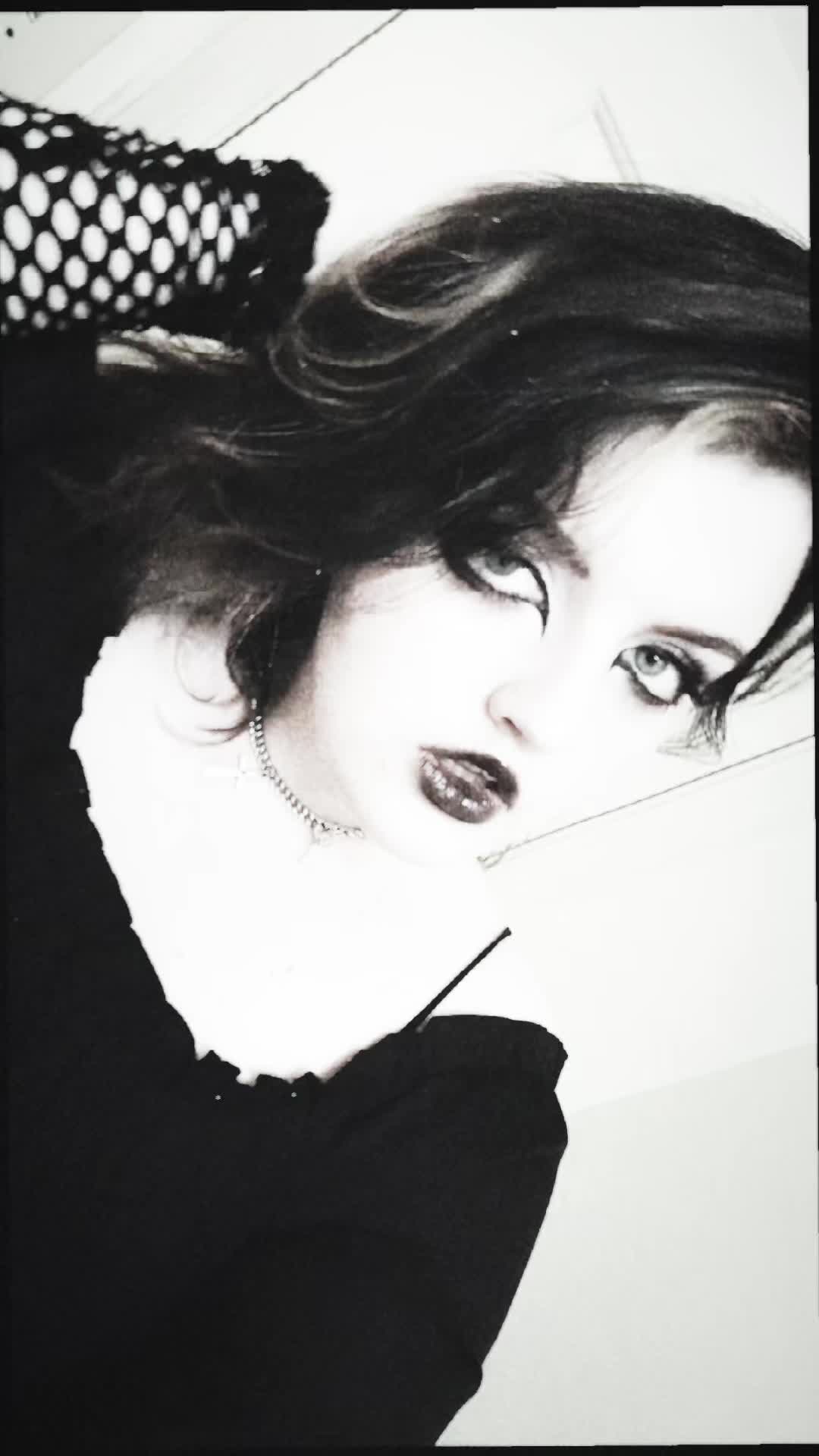 @Makeup_Show_Horror_Tell