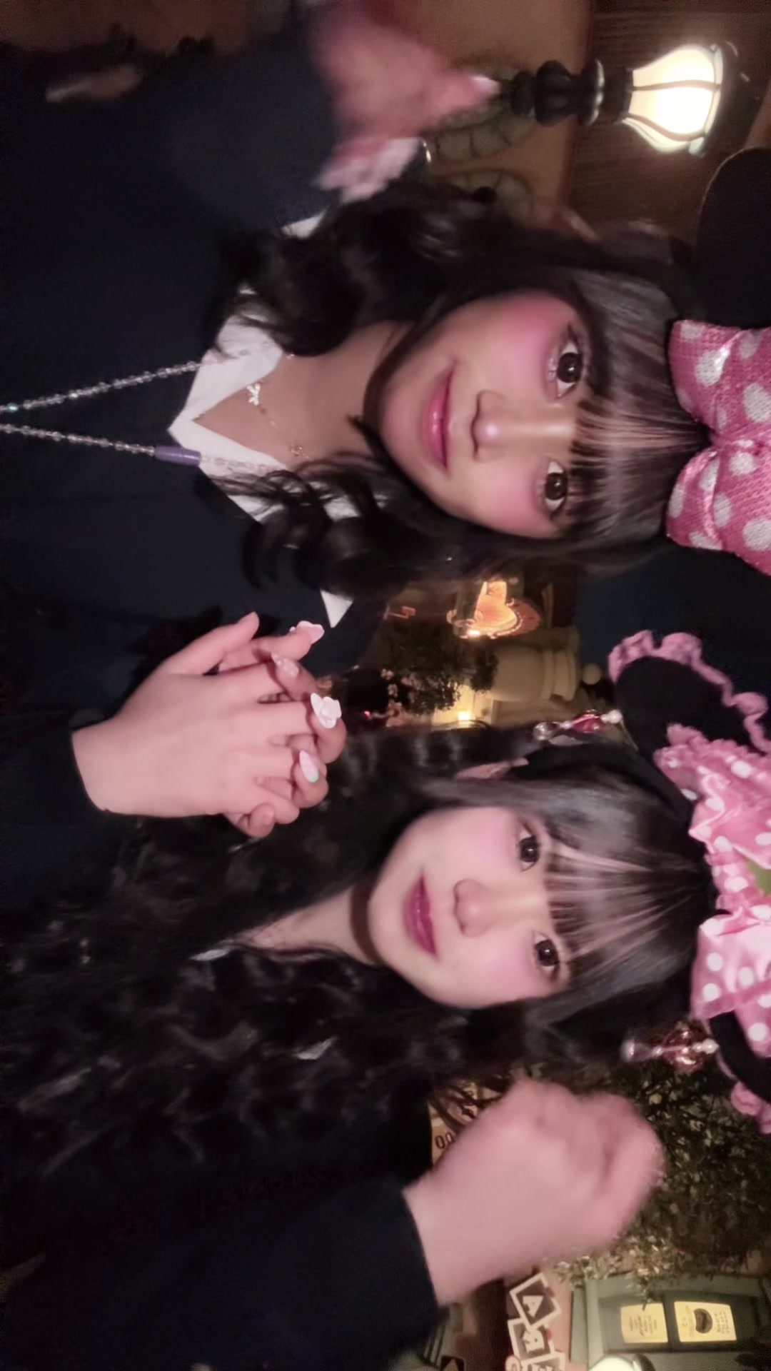 @か