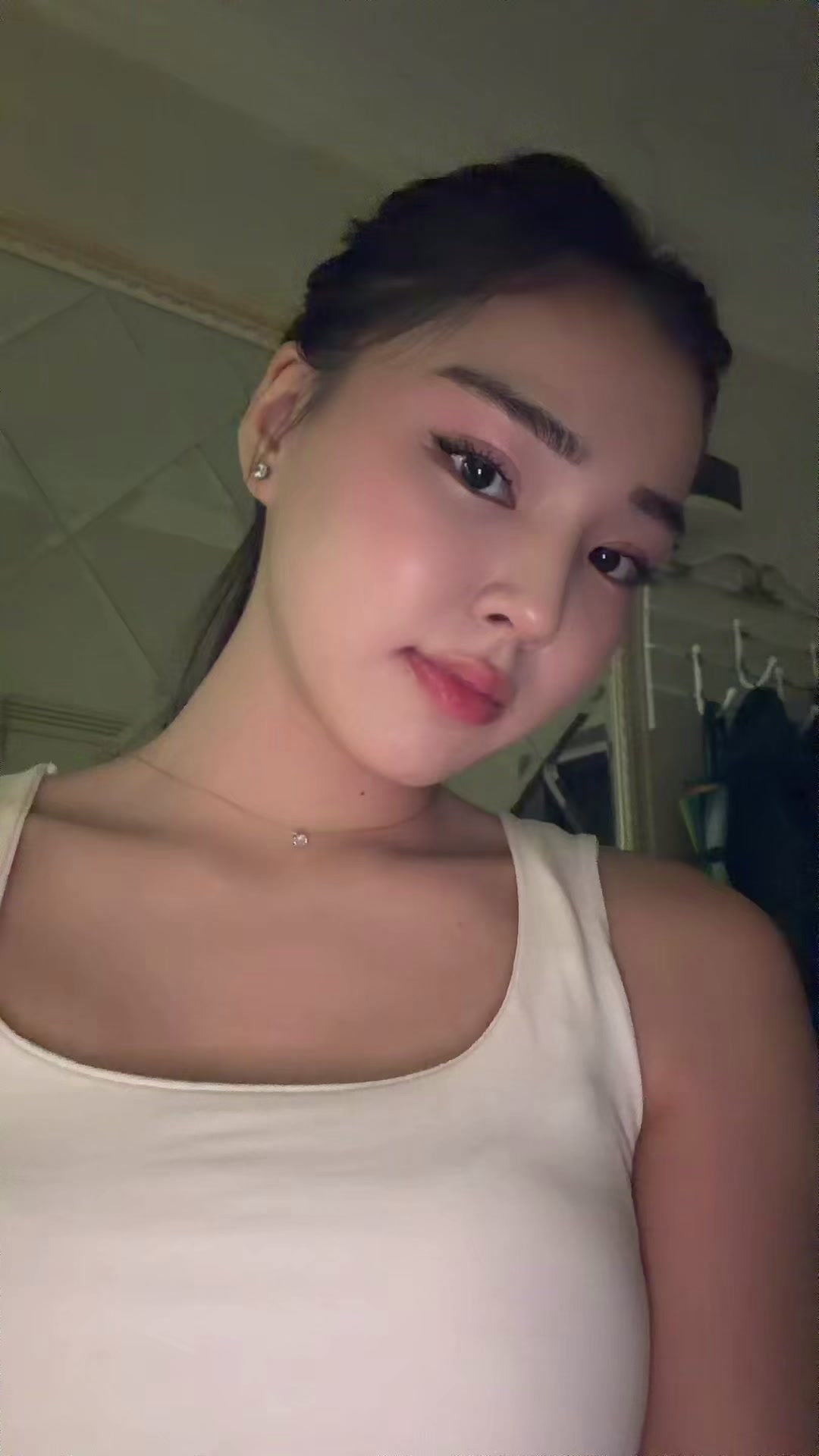 @b’