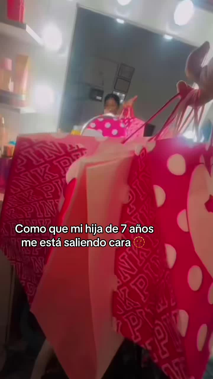 @_ParedesParedes