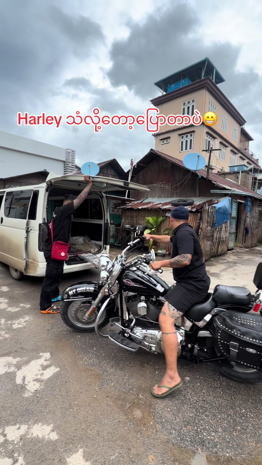 @SIPHYOETGI Motorcycle showroom
