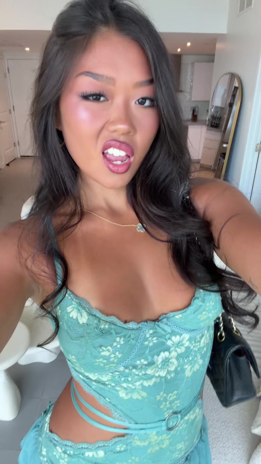 @anya