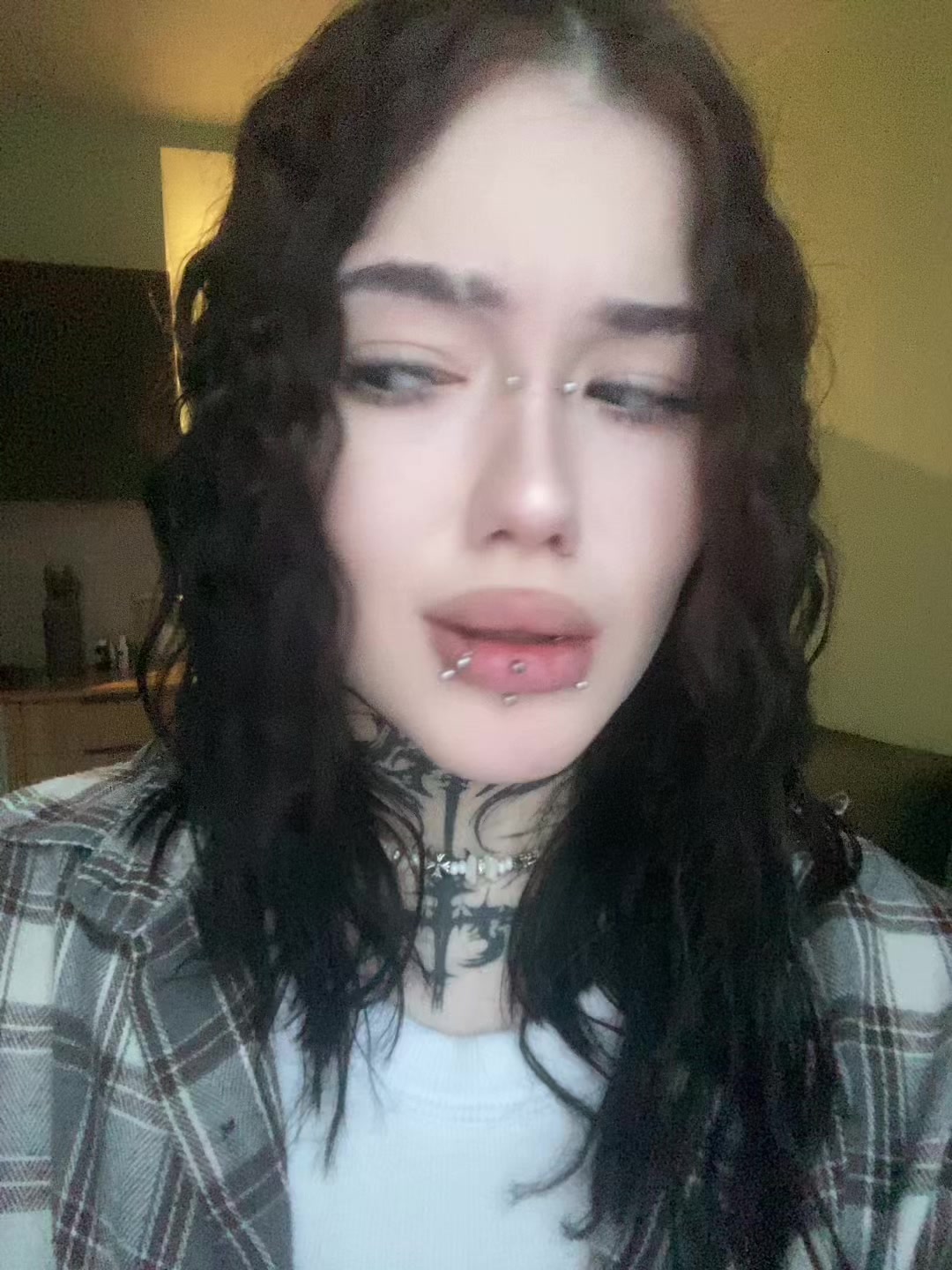 @trankkiss?))