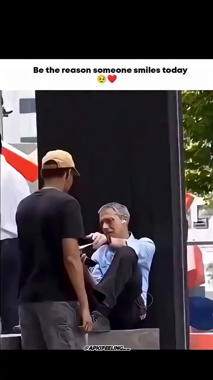 @AU