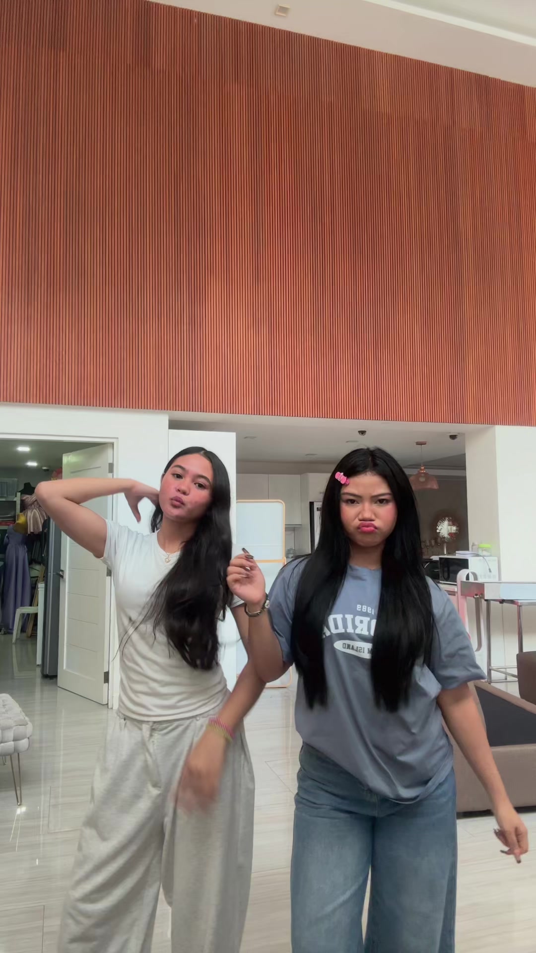 @Ella Dakz