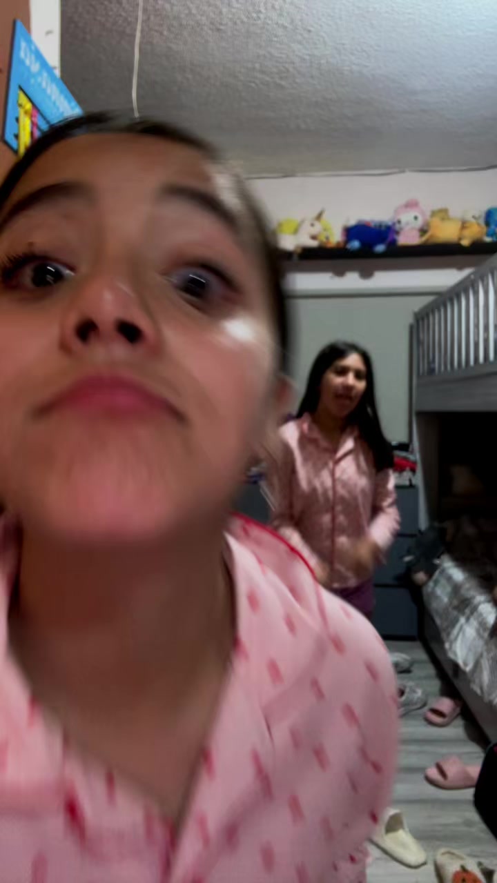 @👯&zwj;♀️👐🏽