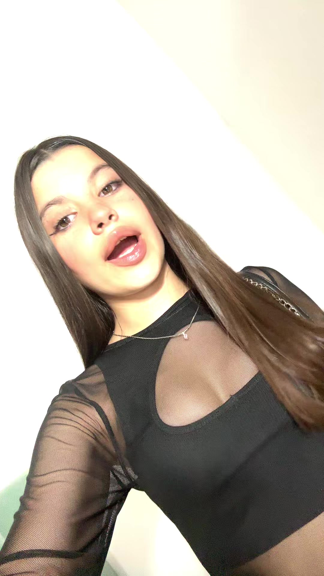 @𝓥𝓪𝓵𝓮𝓷𝓽𝓲𝓷𝓪