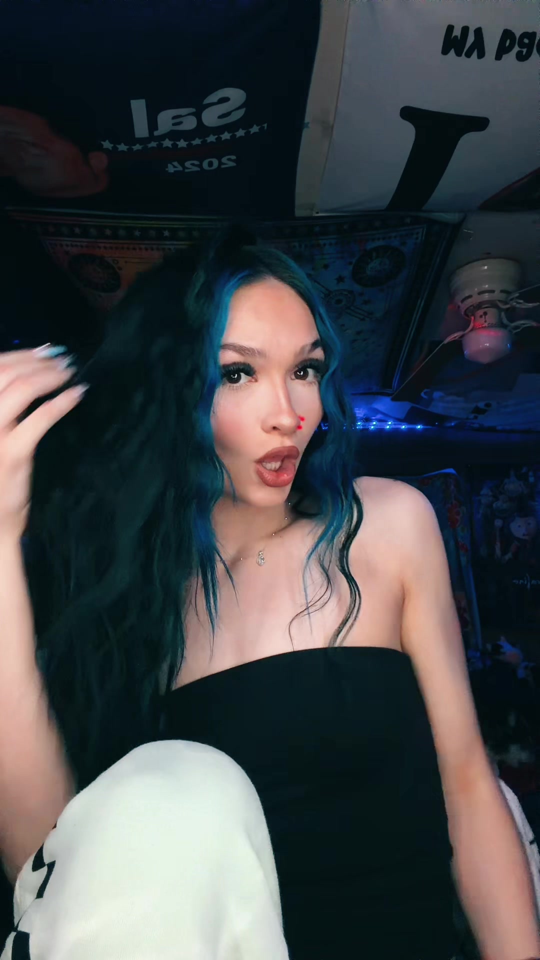 @kay 🍒.
