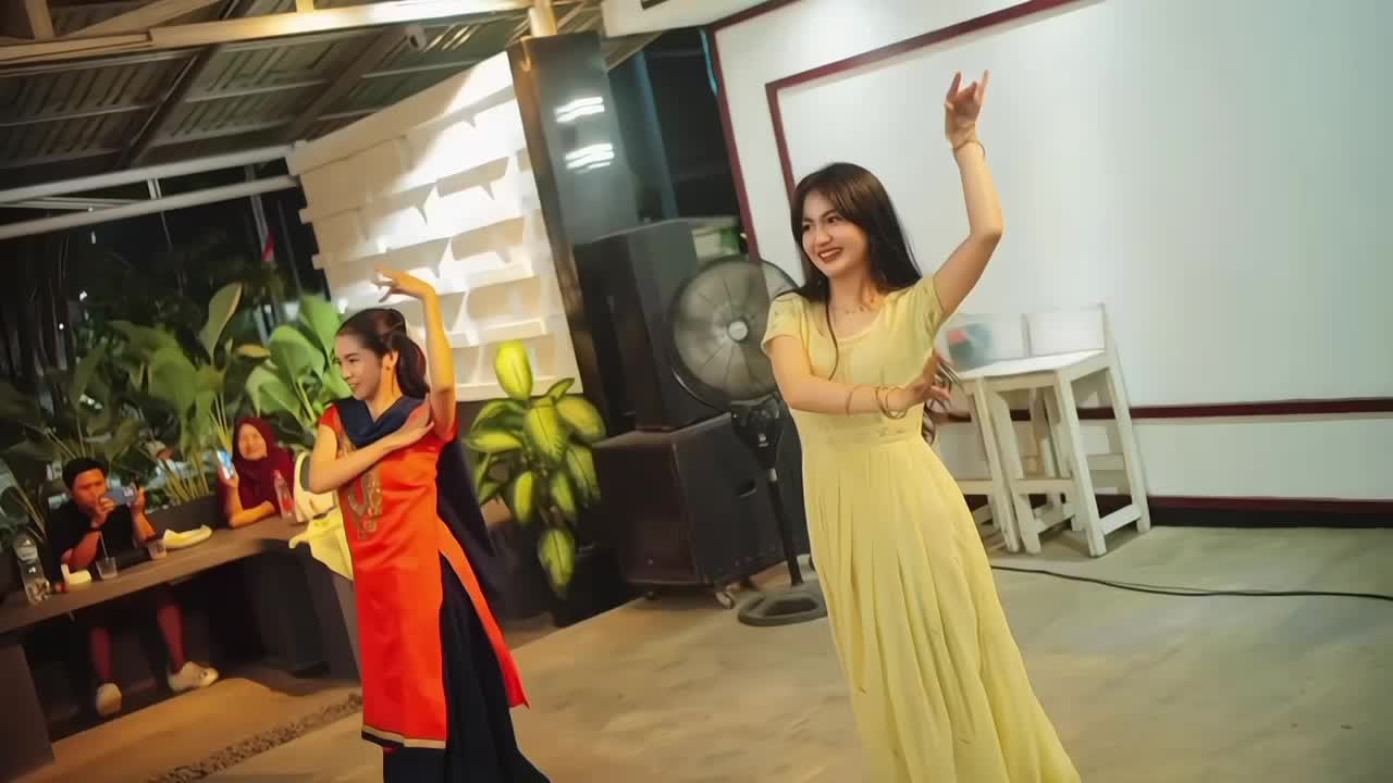 @elynzahra108