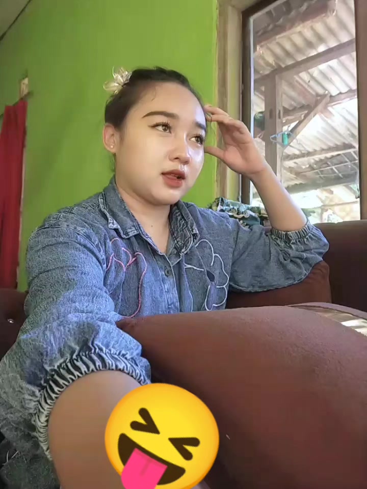 @(jeni&reg;️)