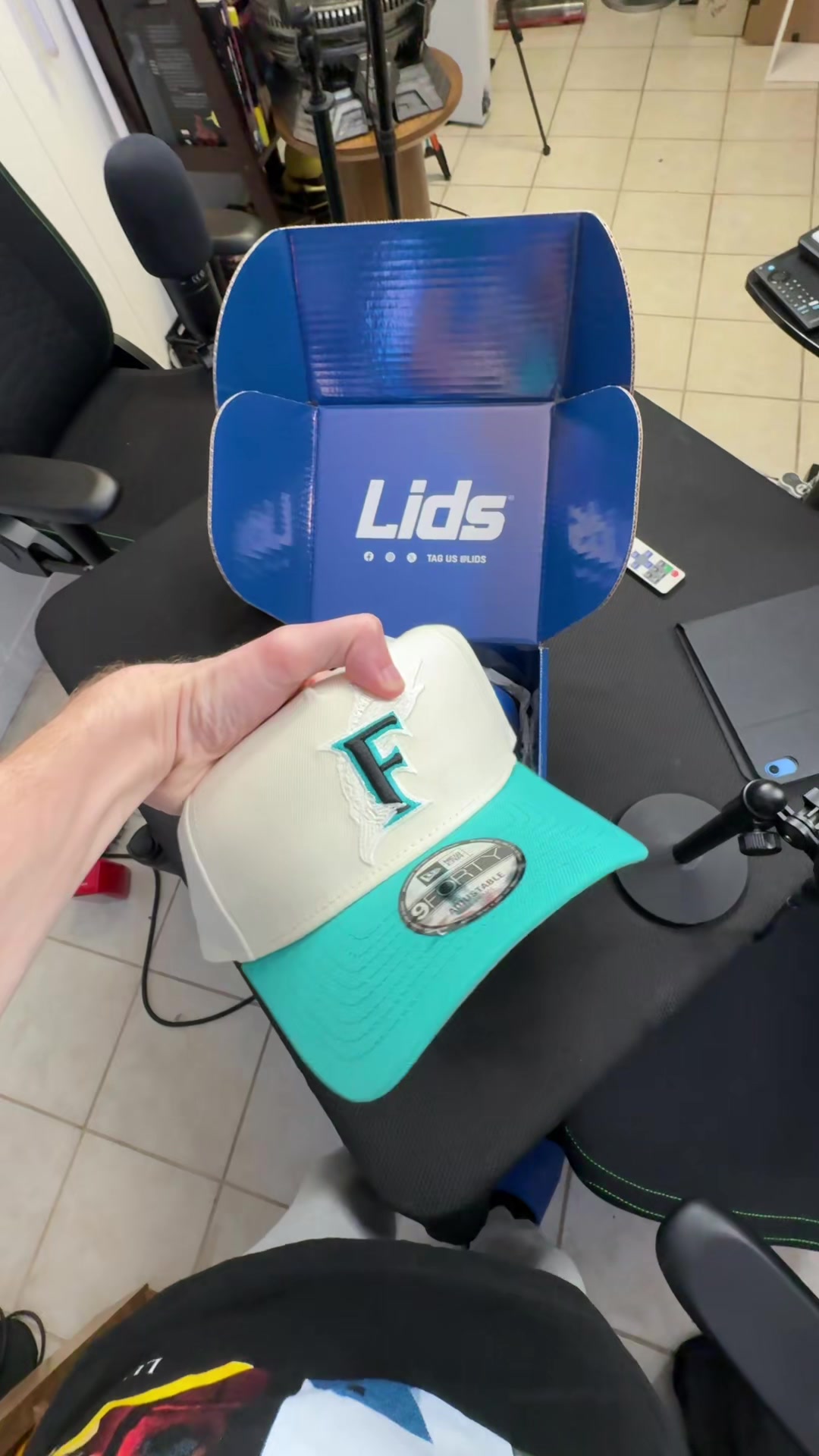 @hat guy 🦒
