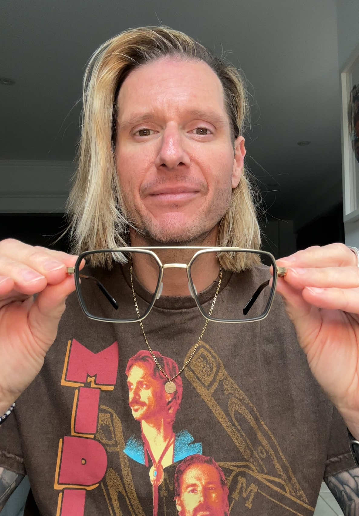 @Stevewearsglasses