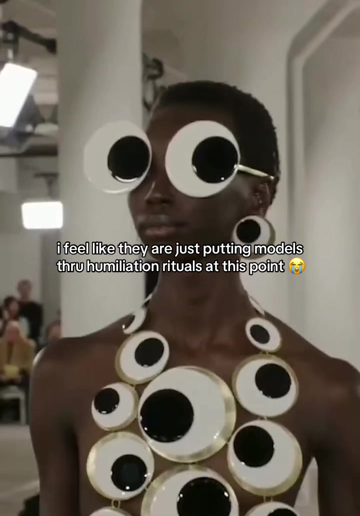 @0fftherunway
