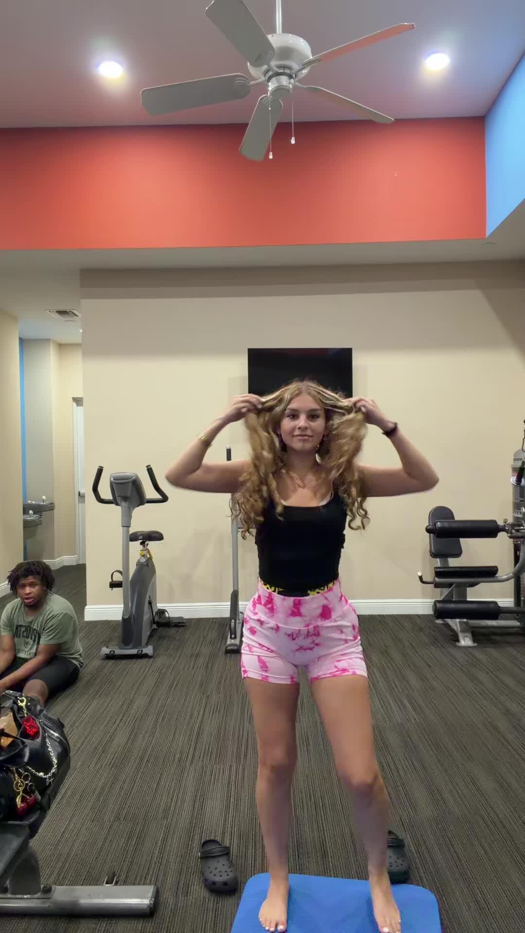 @Theyluvvella