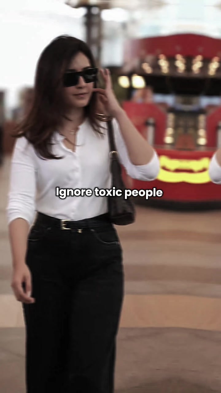 @Mrunal Thakur