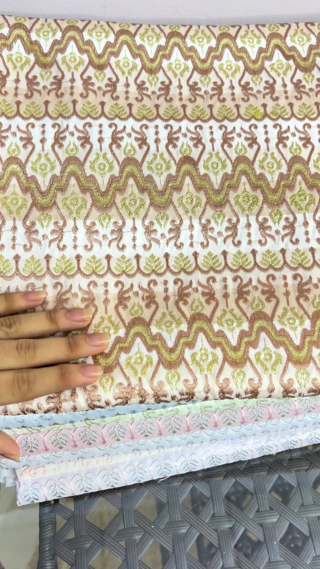 @Snow Thiri Silk & Fabric