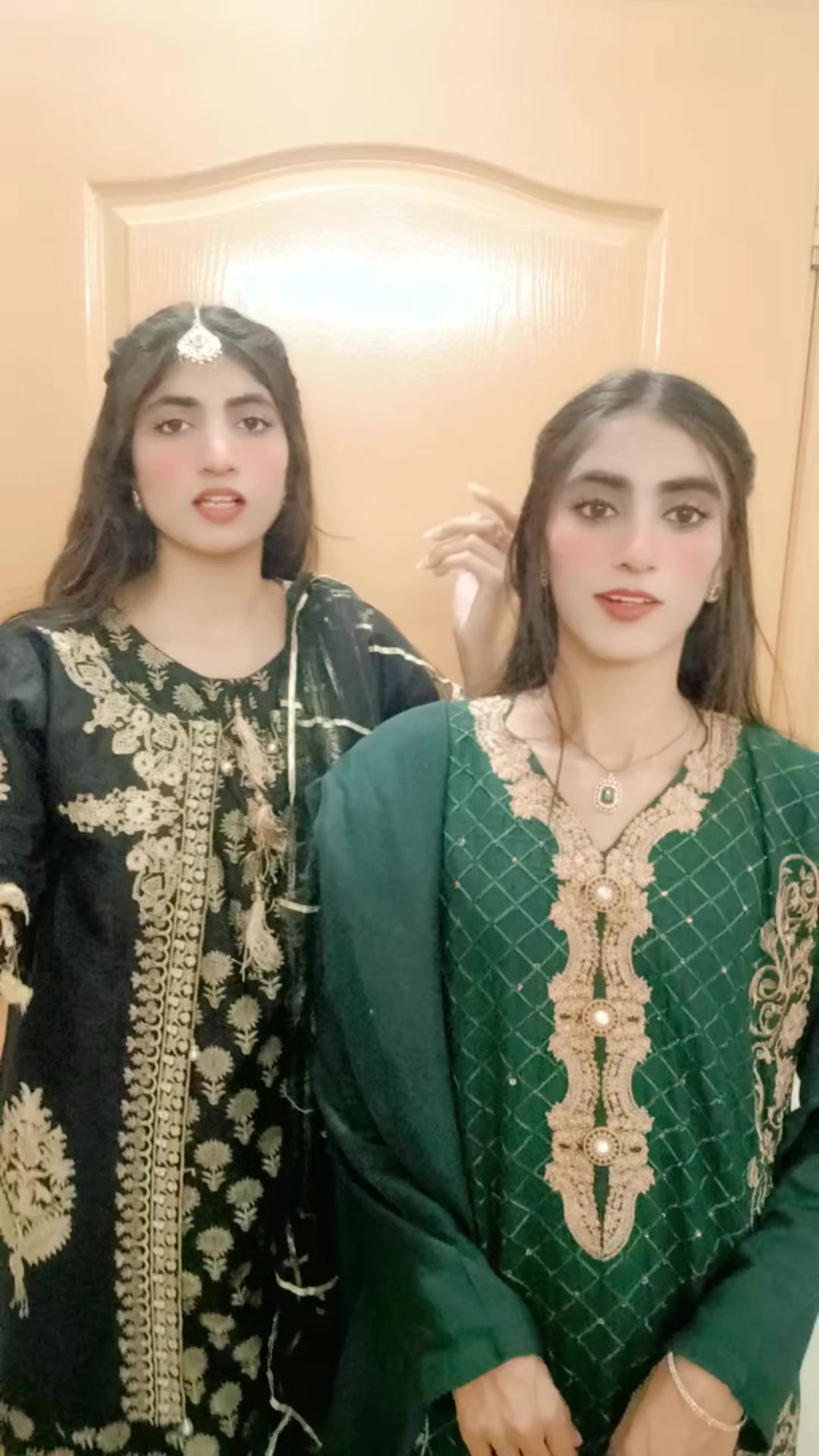 @Queen👑 Sisters💞💞
