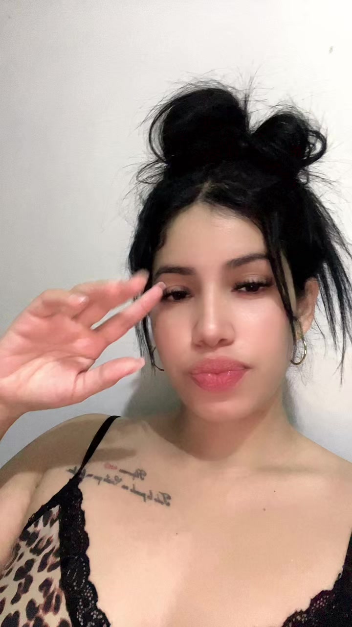 @🦦