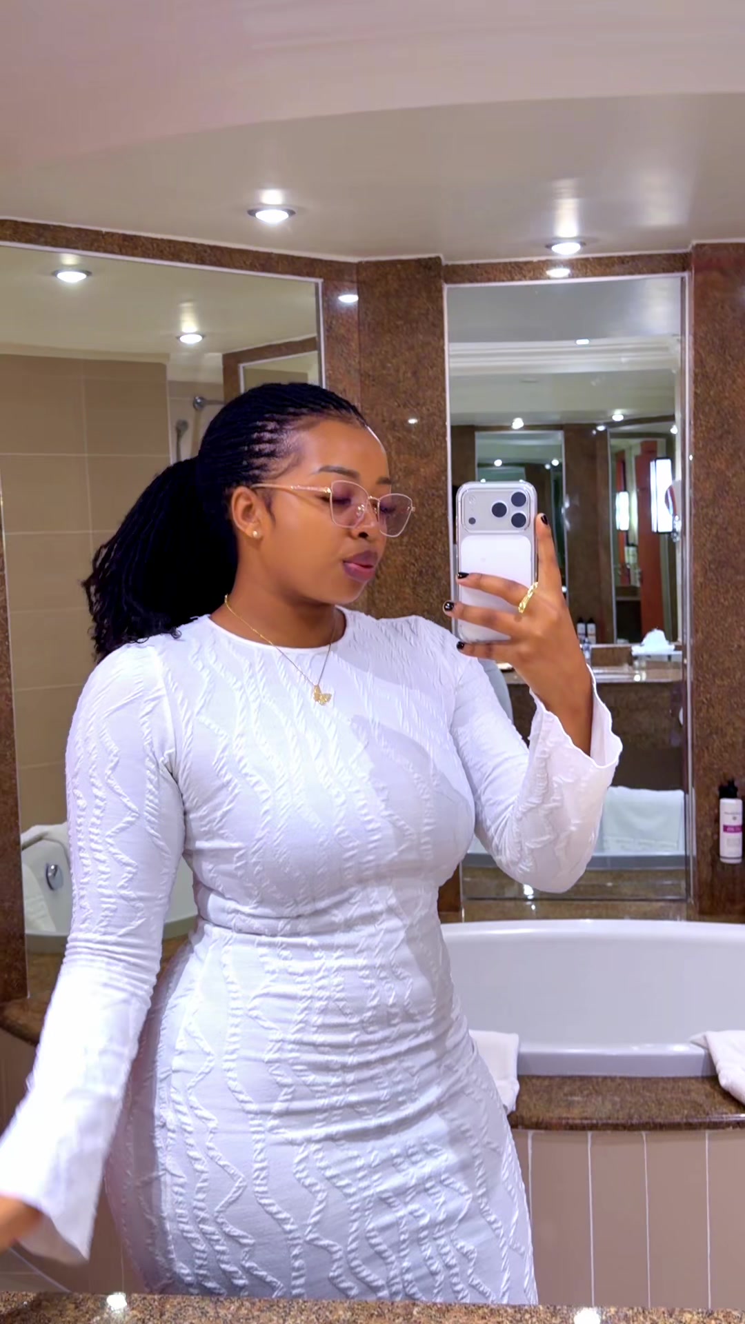 @naomikuria