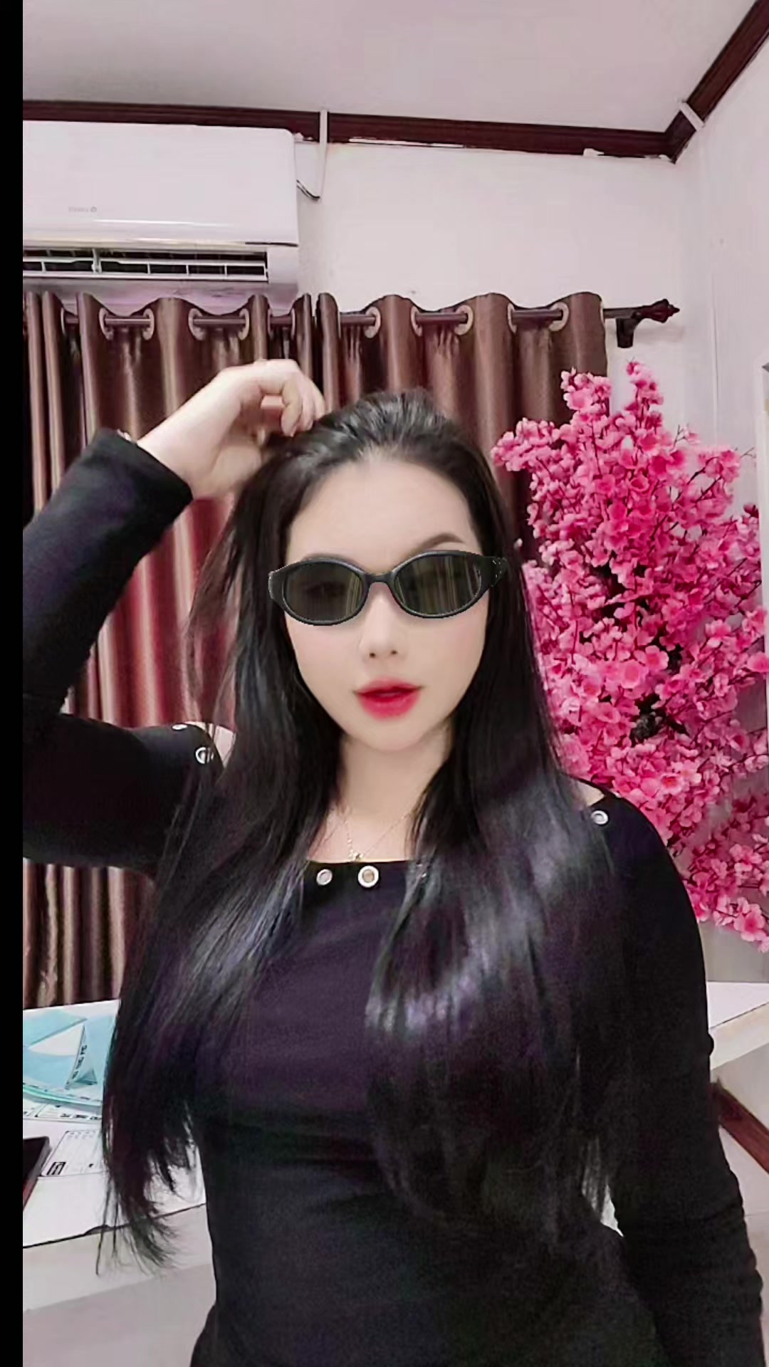 @nkauj see xyooj