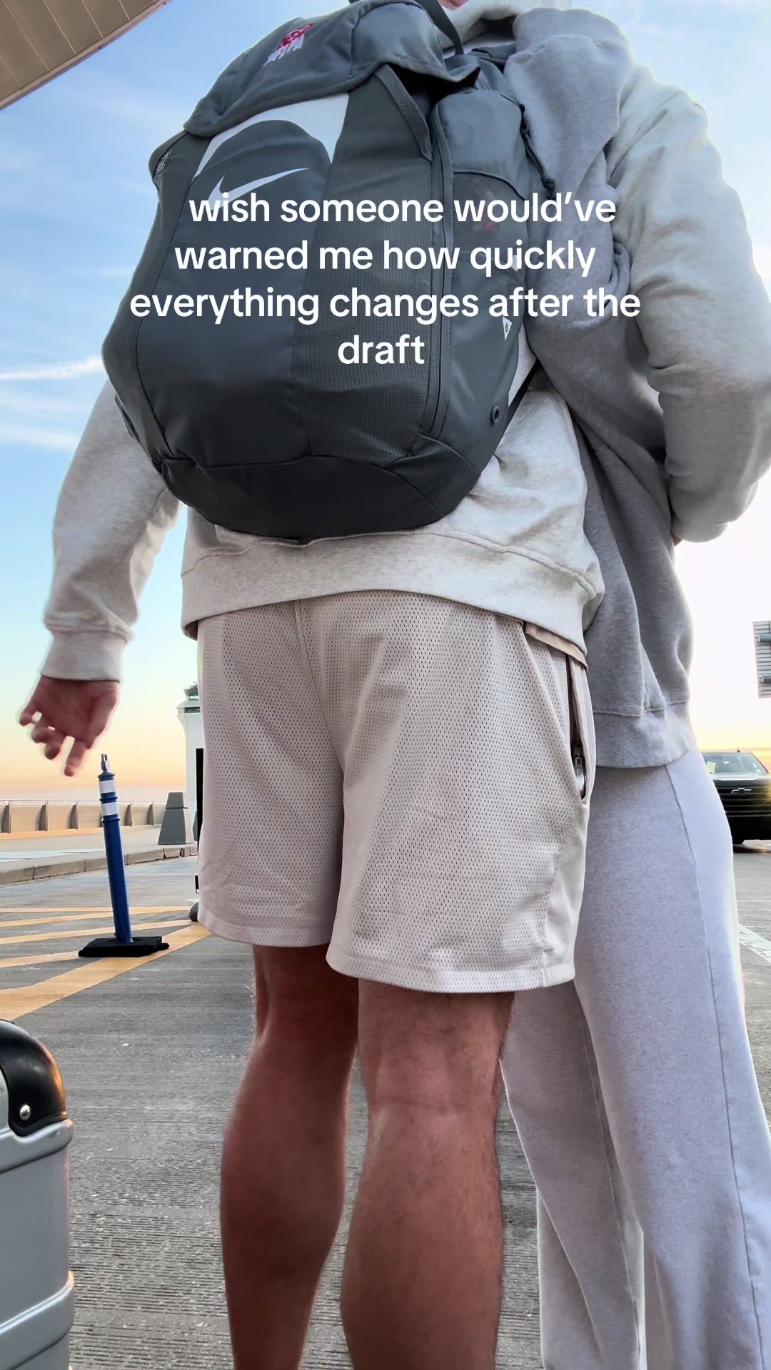@mo